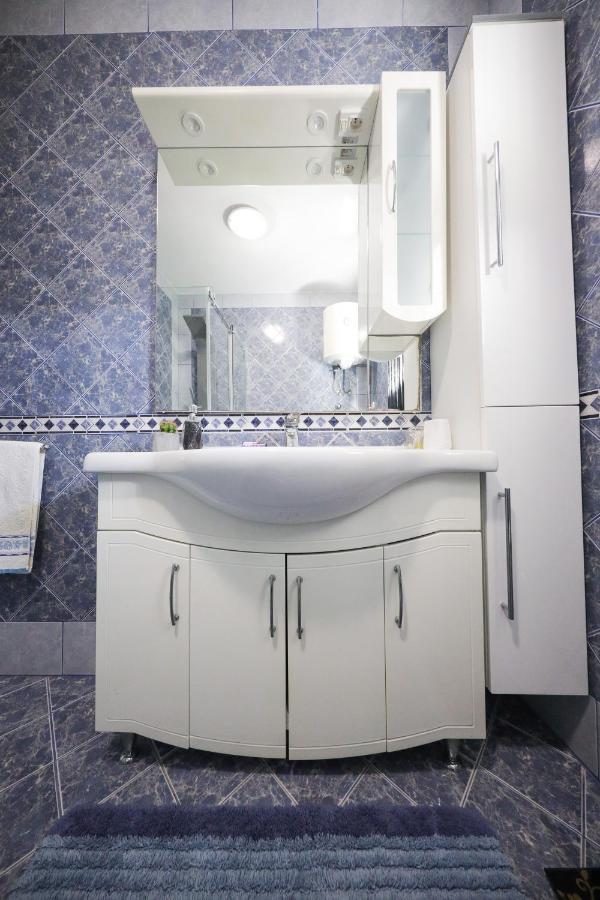Deluxe Look